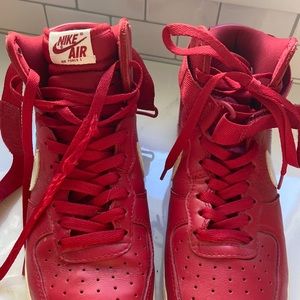 Mike shoes. Frayed laces in one show. Used once for performance